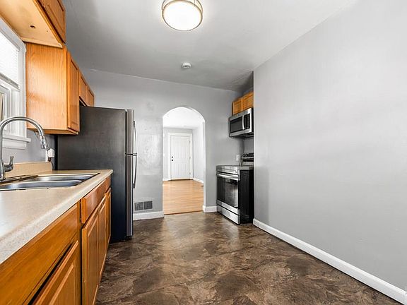 5th image of 511 E Northern Ave