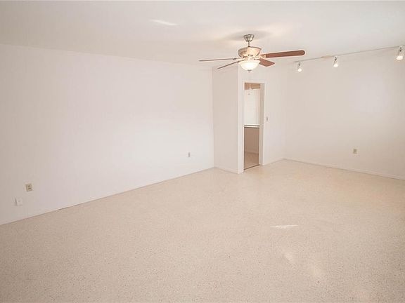 5th image of 722 Torrey Pines Ave