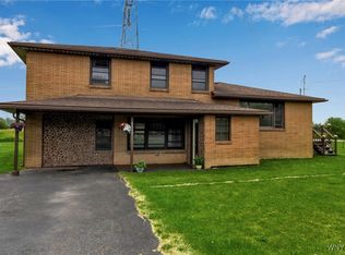 6393 Aiken Rd, Lockport, NY 14094