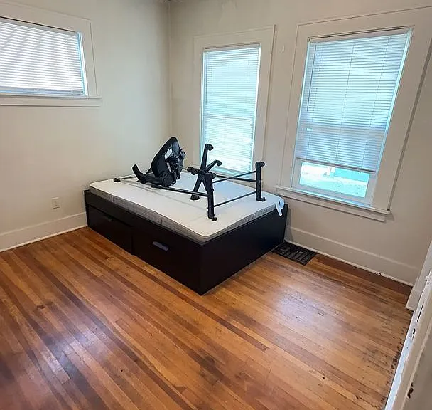 1124 N Forest St — Photo 10