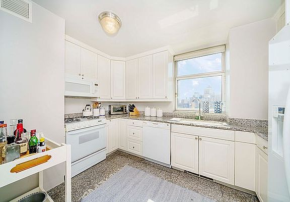 4th image of 188 E 76th St APT 9C