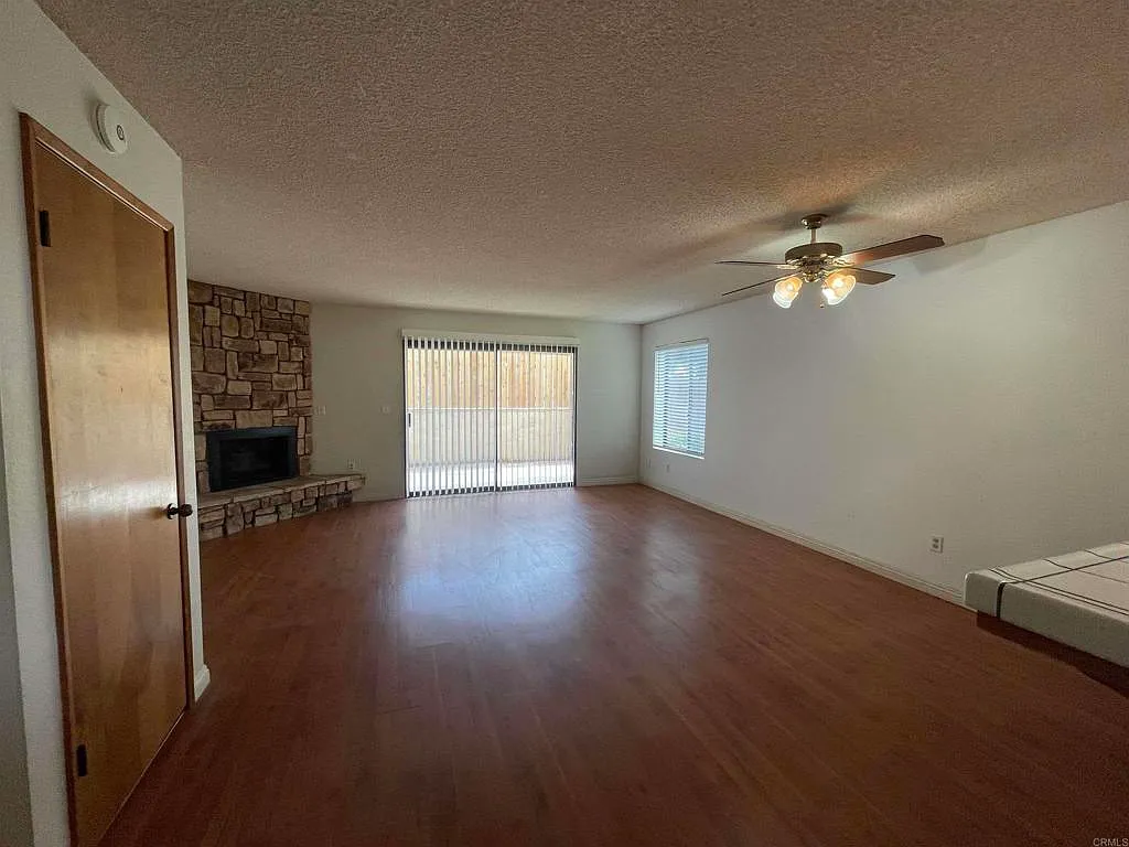 3 bed, 2.5 bath, 1214 sqft, $5,000 — Photo 3