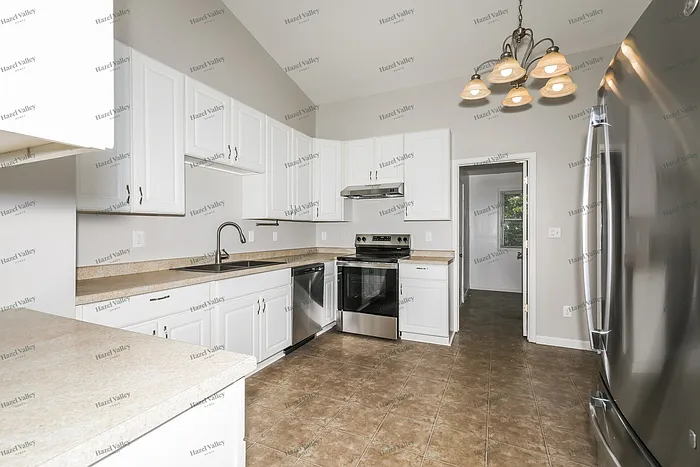 6091 Parrington Dr — Photo 4