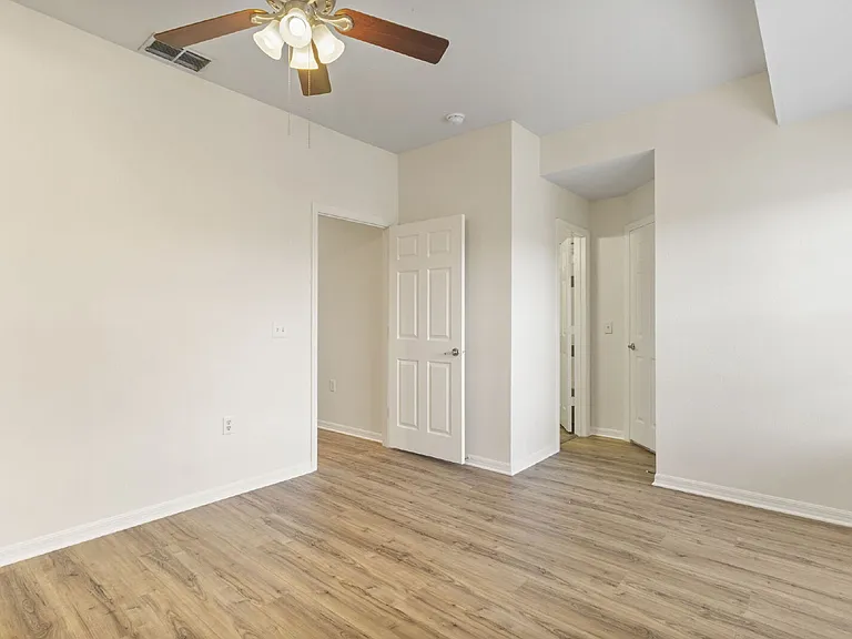 7565 Plantation Cir — Photo 15