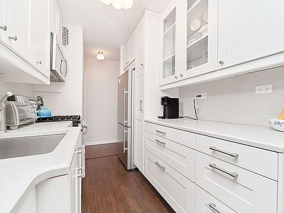 5th image of 191 Willoughby St APT 7J