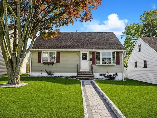 65 Hilltop Ct, Clifton City, NJ 07012