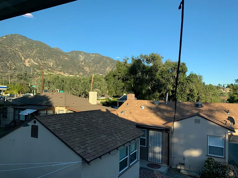 1605 N Altadena Dr — Photo 2