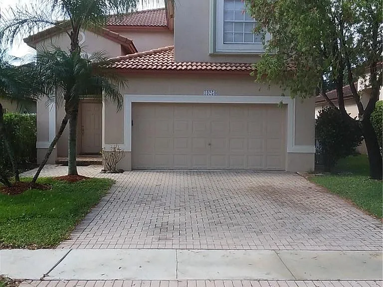 19250 NW 12th Mnr — Photo 1
