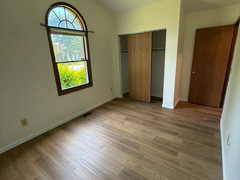 240 Locust View Way — Photo 6
