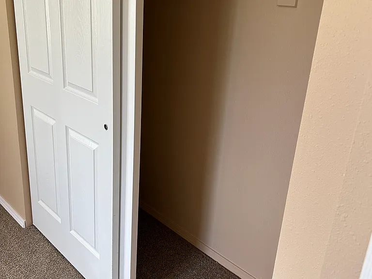 Samuelson Place Apartments — Photo 32