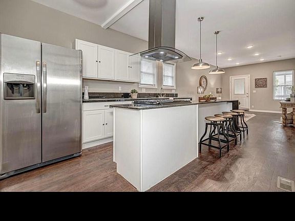 2nd image of 281 S Cypress Ave