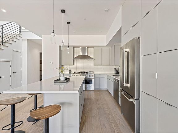 4th image of 3315 Broadway St
