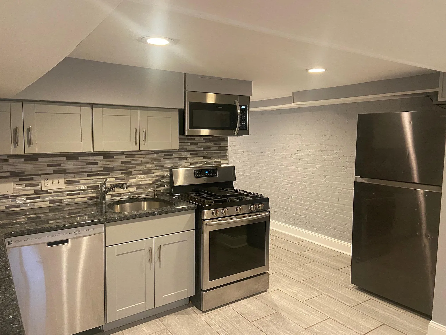 2 bed, 750 sqft, $1,500 — Photo 3