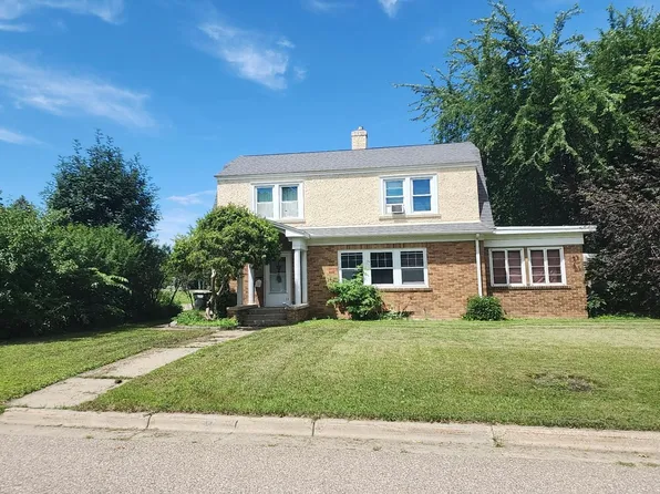 29 McLeod Ave NE, Hutchinson, MN 55350