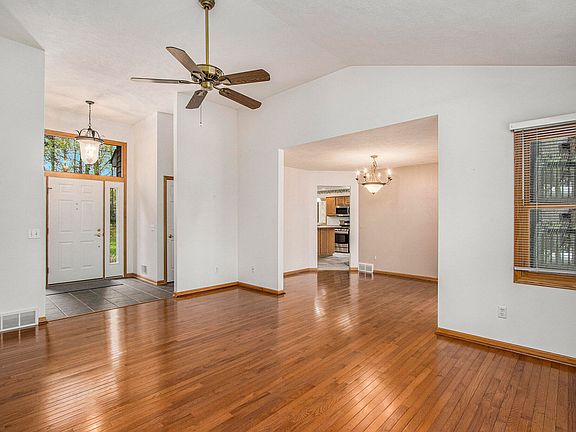 4th image of 9460 Highland View Dr
