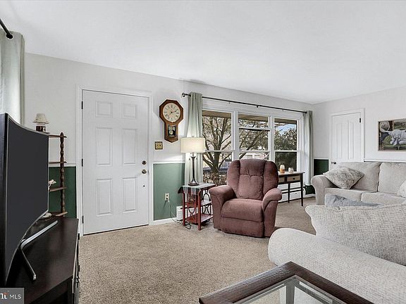 3rd image of 414 E New St