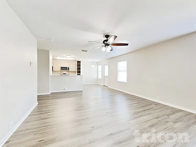 3239 Dartmouth Field Ln — Photo 2