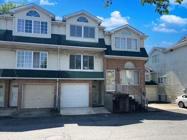 27 Woodcutters Ln, Staten Island, NY 10306