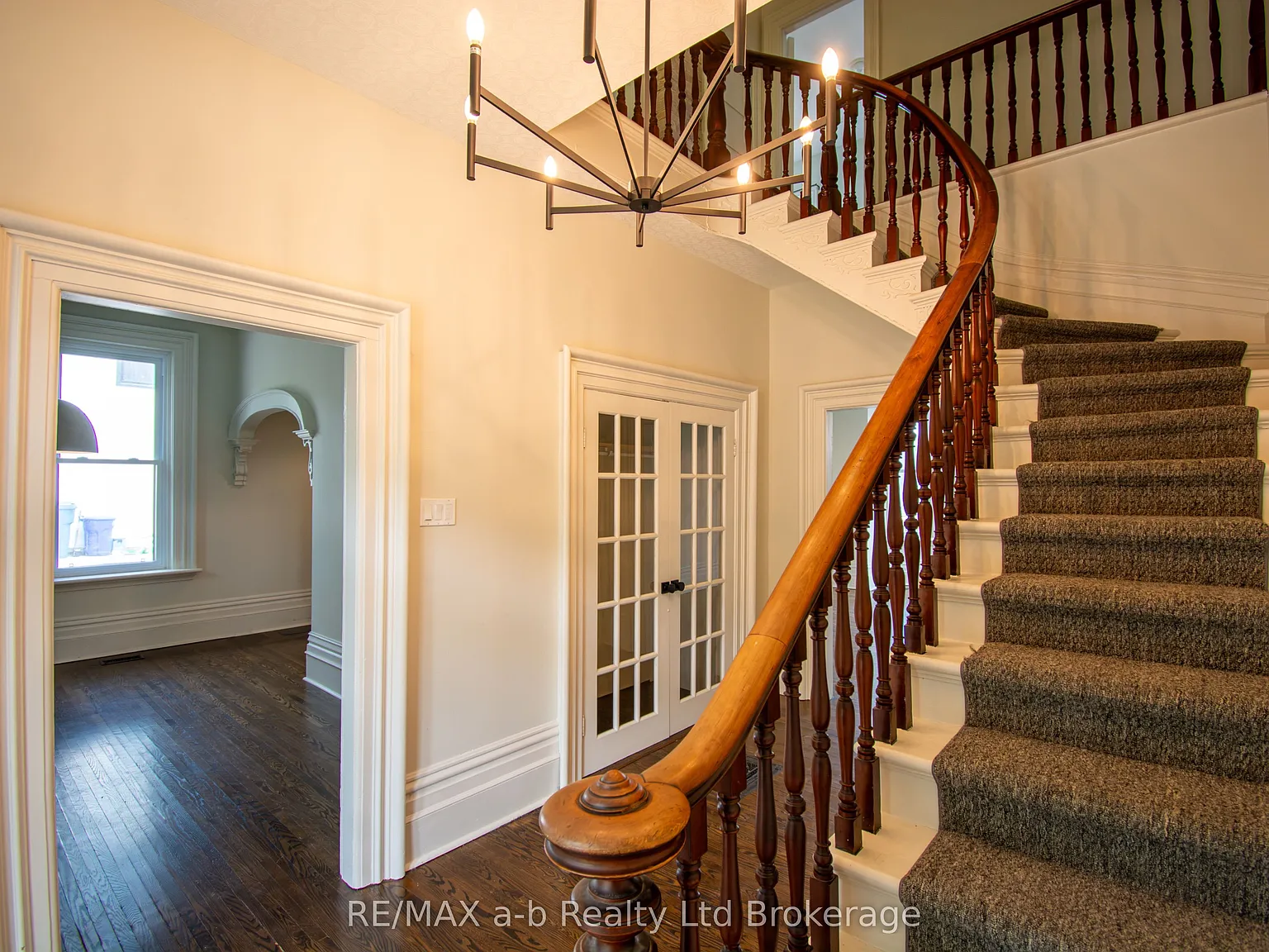 5 bed, $1,000 — Photo 3