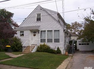 3 Pequot Ave, Port Washington, NY 11050