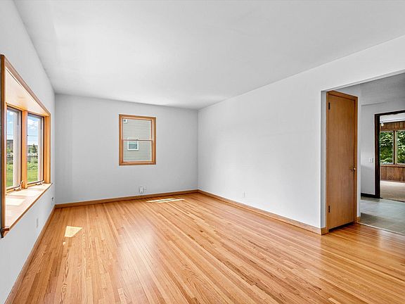 4th image of 6110 Starlite Blvd NE