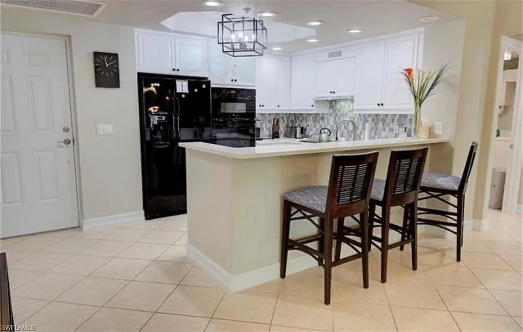 2 bed, 2.0 bath, 1420 sqft, $4,000 — Photo 1