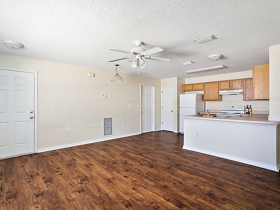 3rd image of 523 Paulling Dr #1