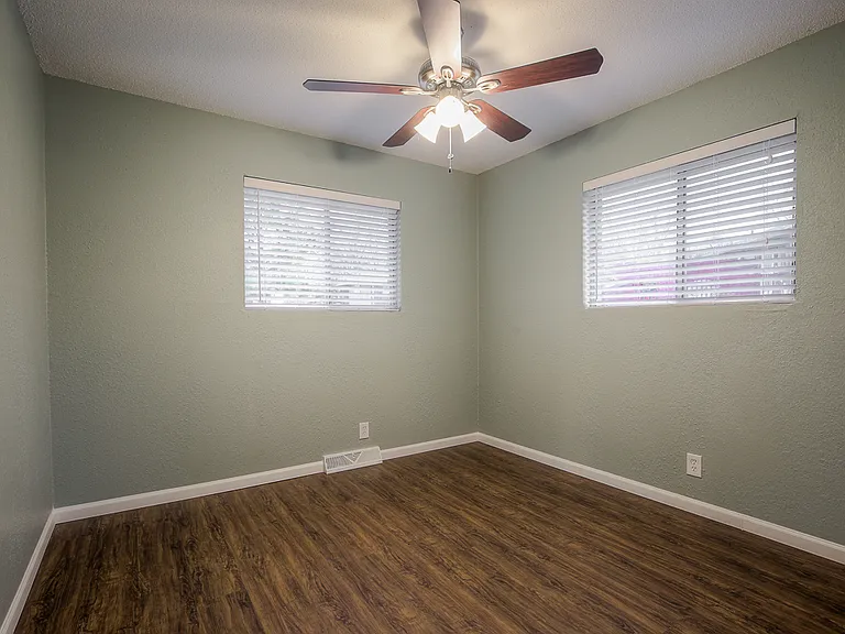 514 NE Corder St #B — Photo 18