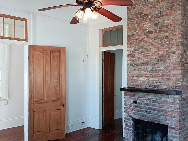 220 Amelia St — Photo 6