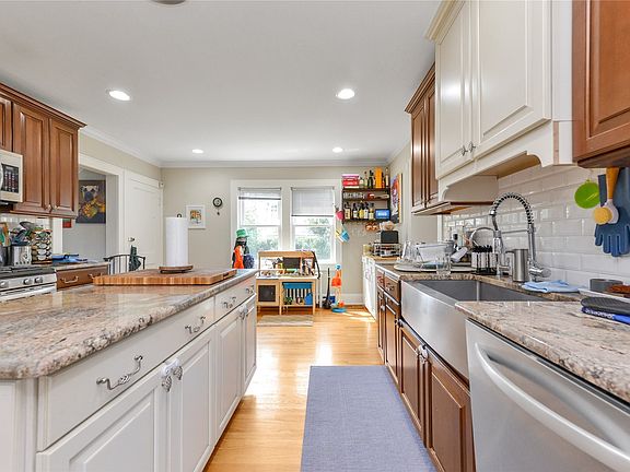 4th image of 16 Union Ave