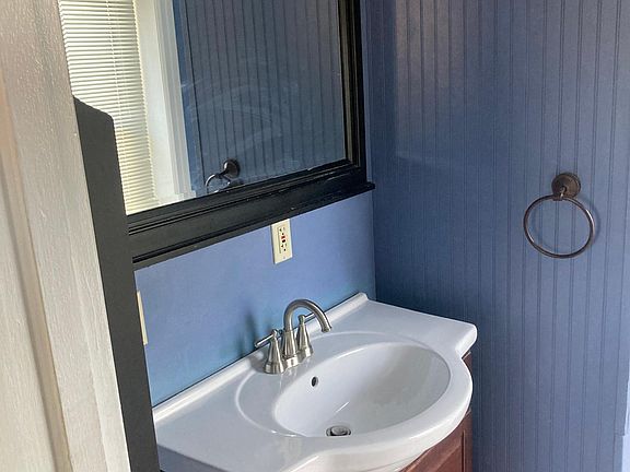 5th image of 221 Race St APT 4