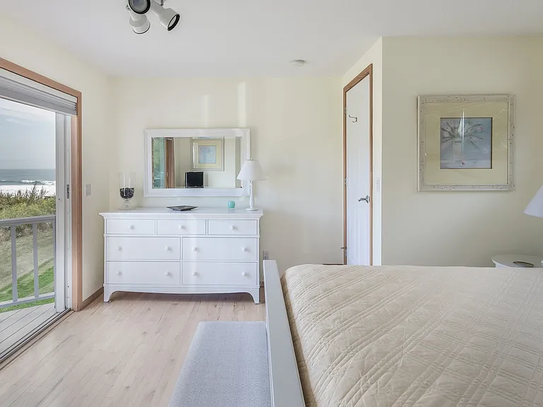 108 Surfside Ave — Photo 7