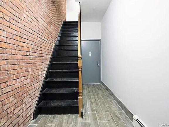 2nd image of 2311 Creston Avenue
