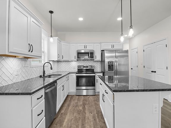 5th image of 525 Woodtrace Dr