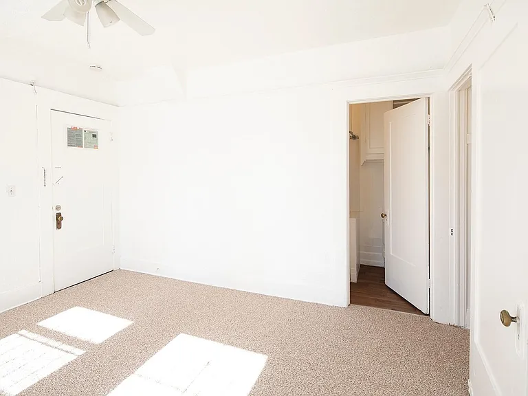 Windsor Apartments — Photo 3