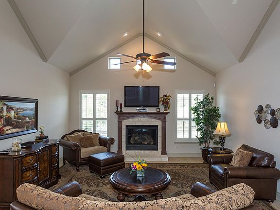 4th image of 207 Evans Oak Ln