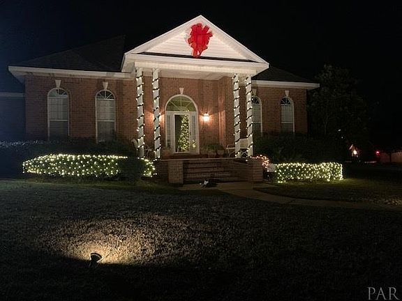 Plenty of room to decorate!