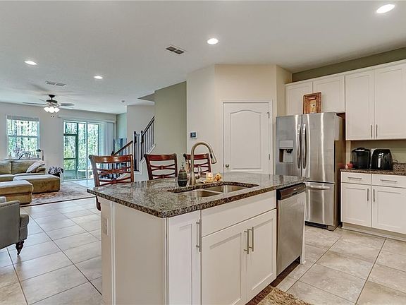 4th image of 81 Bush Pl
