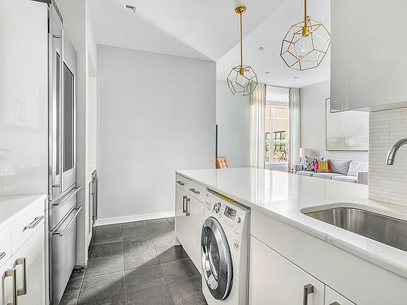 5th image of 184 Kent Ave #612A