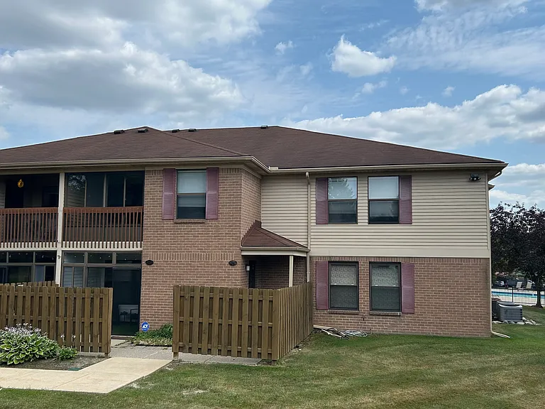 19257 Surrey Ln — Photo 1