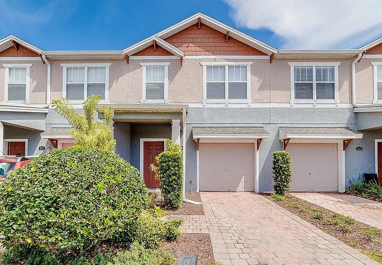 831 Pine Pointe Ln — Photo 1