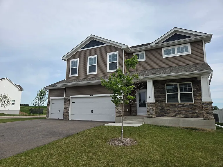 838 Foxglove Ter — Photo 1