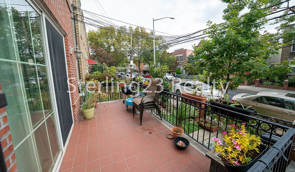 1st image of 2360 27th St #1F