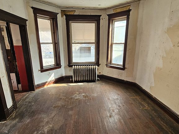 3rd image of 1932 S Ridgeway Ave