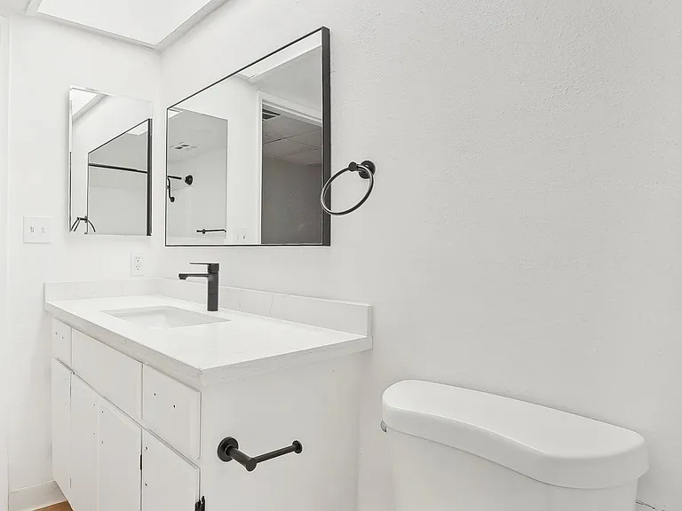 245 South Serrano Ave — Photo 45