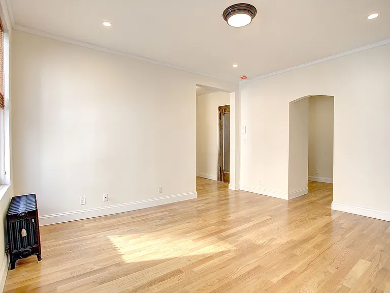 364 W 30th St #4 — Photo 2