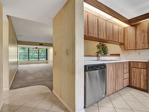 2nd image of 1516 Whitehall Drive #101