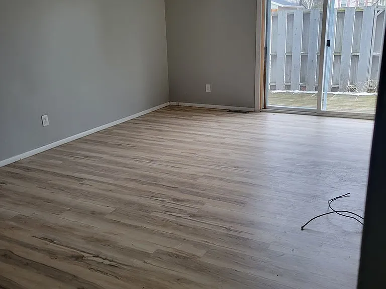 1931 Blackthorn Dr — Photo 2