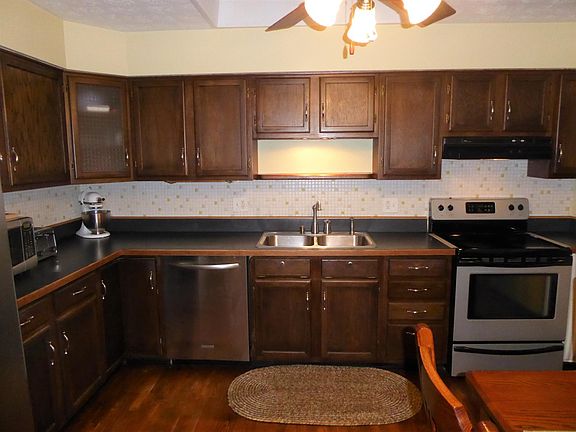 3rd image of 397 Willow Run Dr