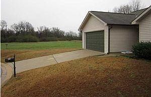 5th image of 630 Holly Berry Ln